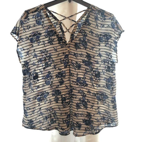 TORRID Top‎ - Picture 1 of 6